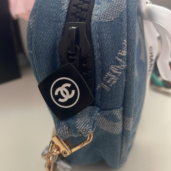 Chanel Beauty “Limited Edition” Pouch with Added Unbranded Crossbody Chain - Picture 7 of 7